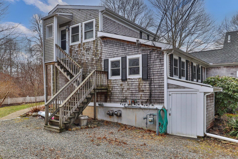 262 Main Street, Buzzards Bay, MA 02532 BHGRE