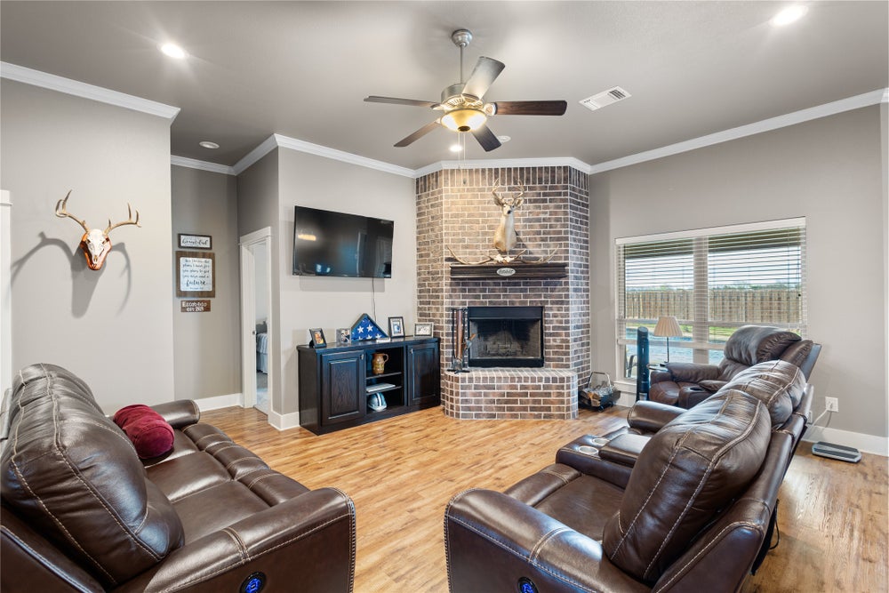 708 Stone Ridge Drive, Gainesville, TX 76240 BHGRE