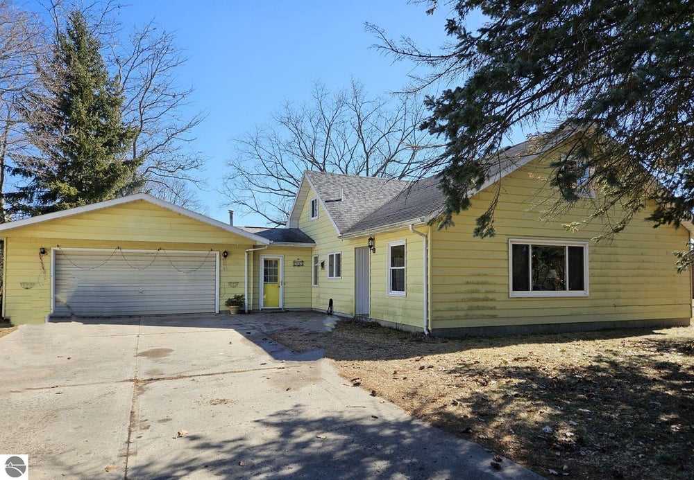 217 Eighth Avenue, Tawas City, MI 48763 ERA