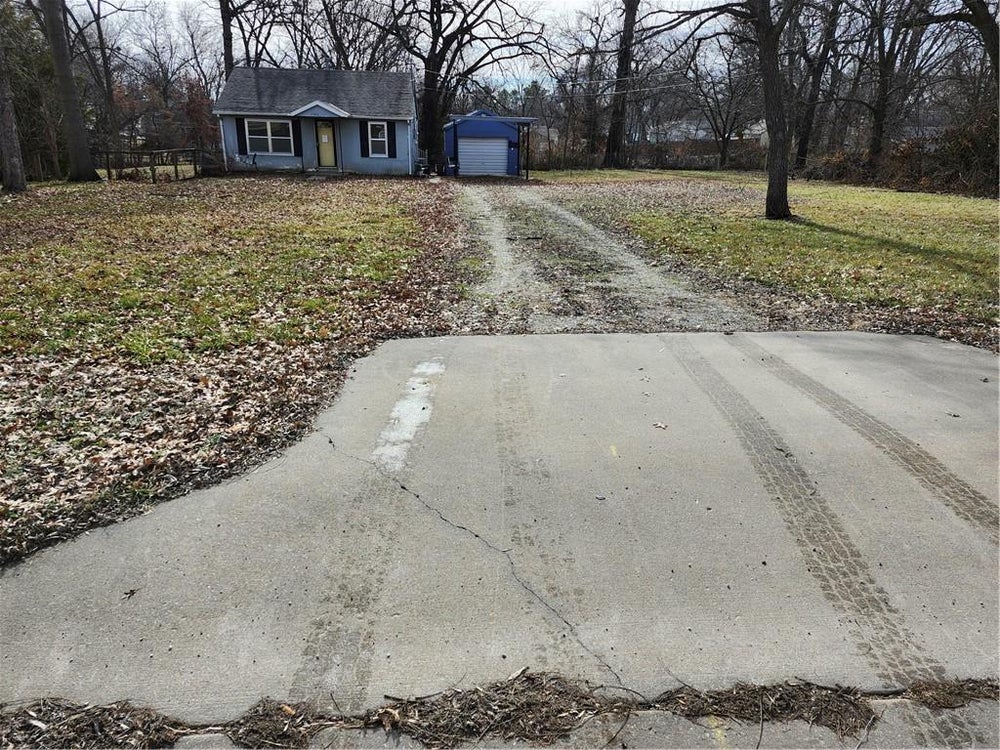 1301 Parker Street, Osawatomie, KS 66064 BHGRE