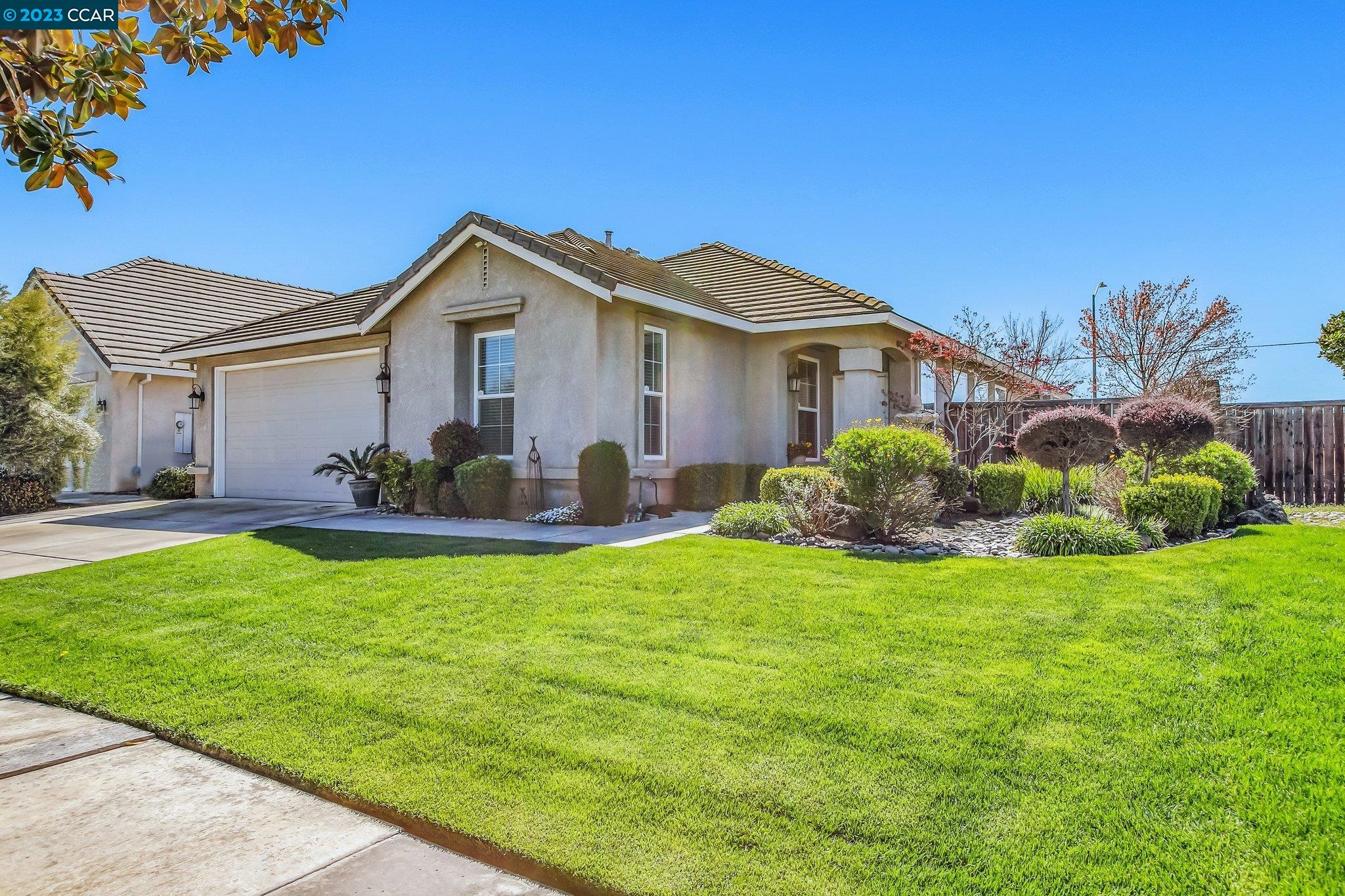 SFR located at 1936 Victoria Dr