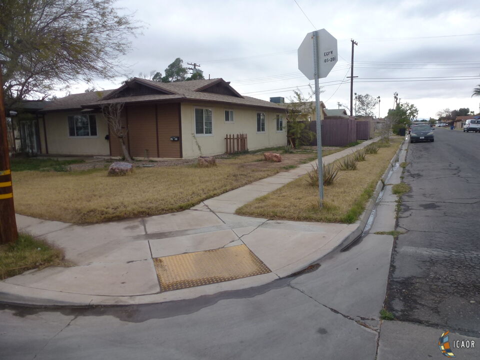 SFR located at 1555  W Ross Ave