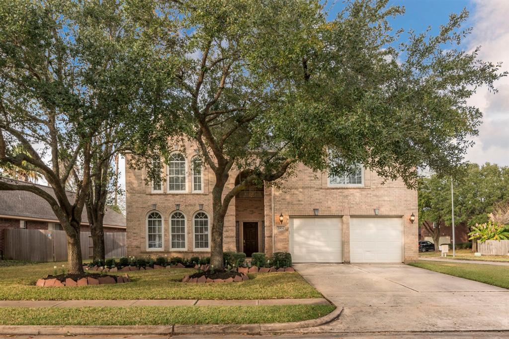 LORETTA GARDNER of Better Homes and Gardens Real Estate Gary Greene in