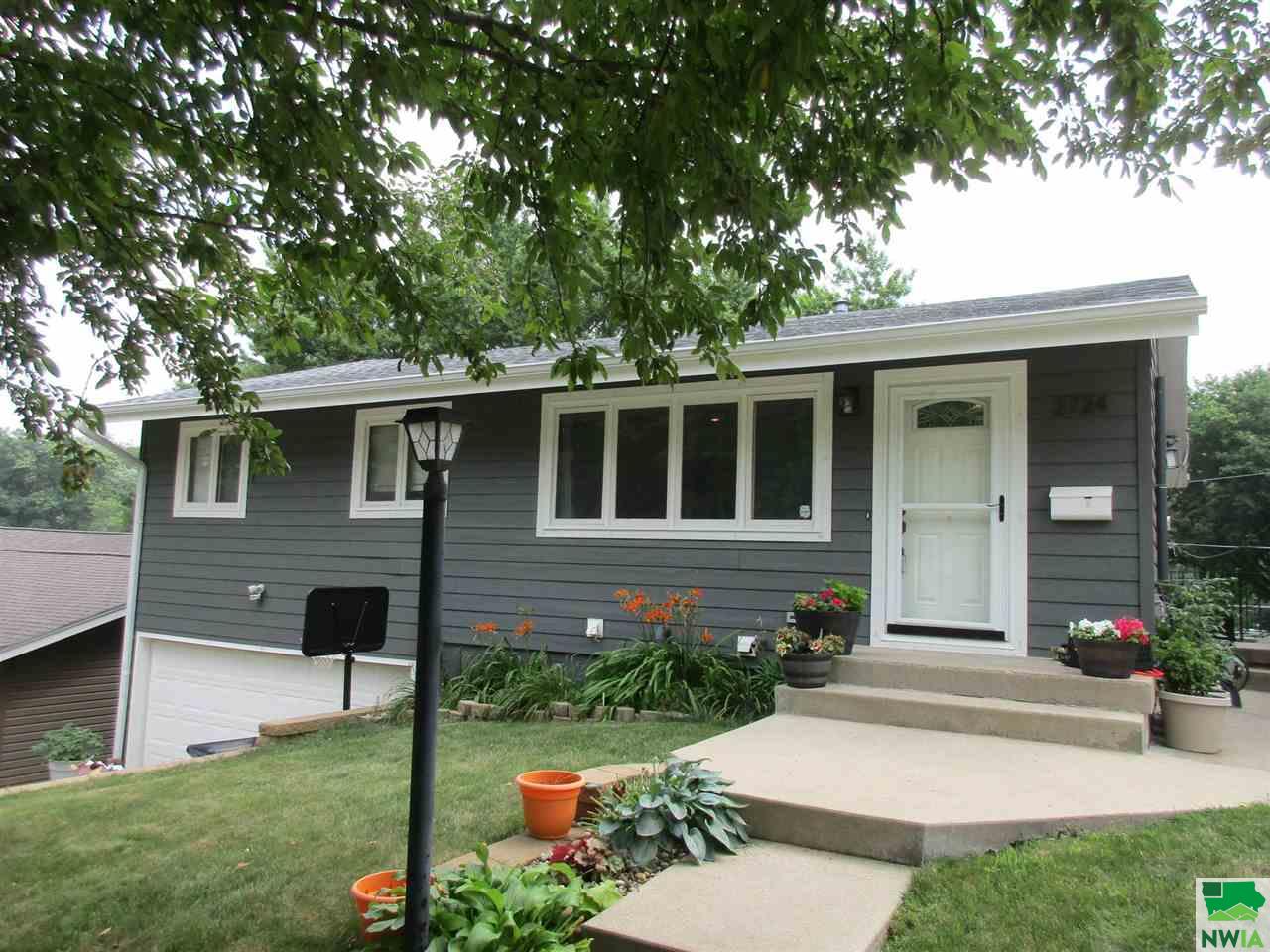 JULIE SKAFFGREGG of Coldwell Banker Associated Brokers Realty, Inc.