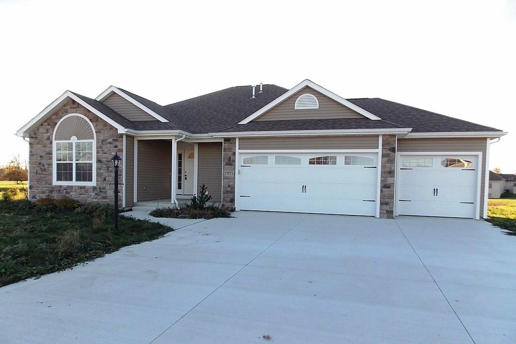 17025 HAMPTONS PKWY, NEW HAVEN, IN — MLS 201700868 — Coldwell Banker