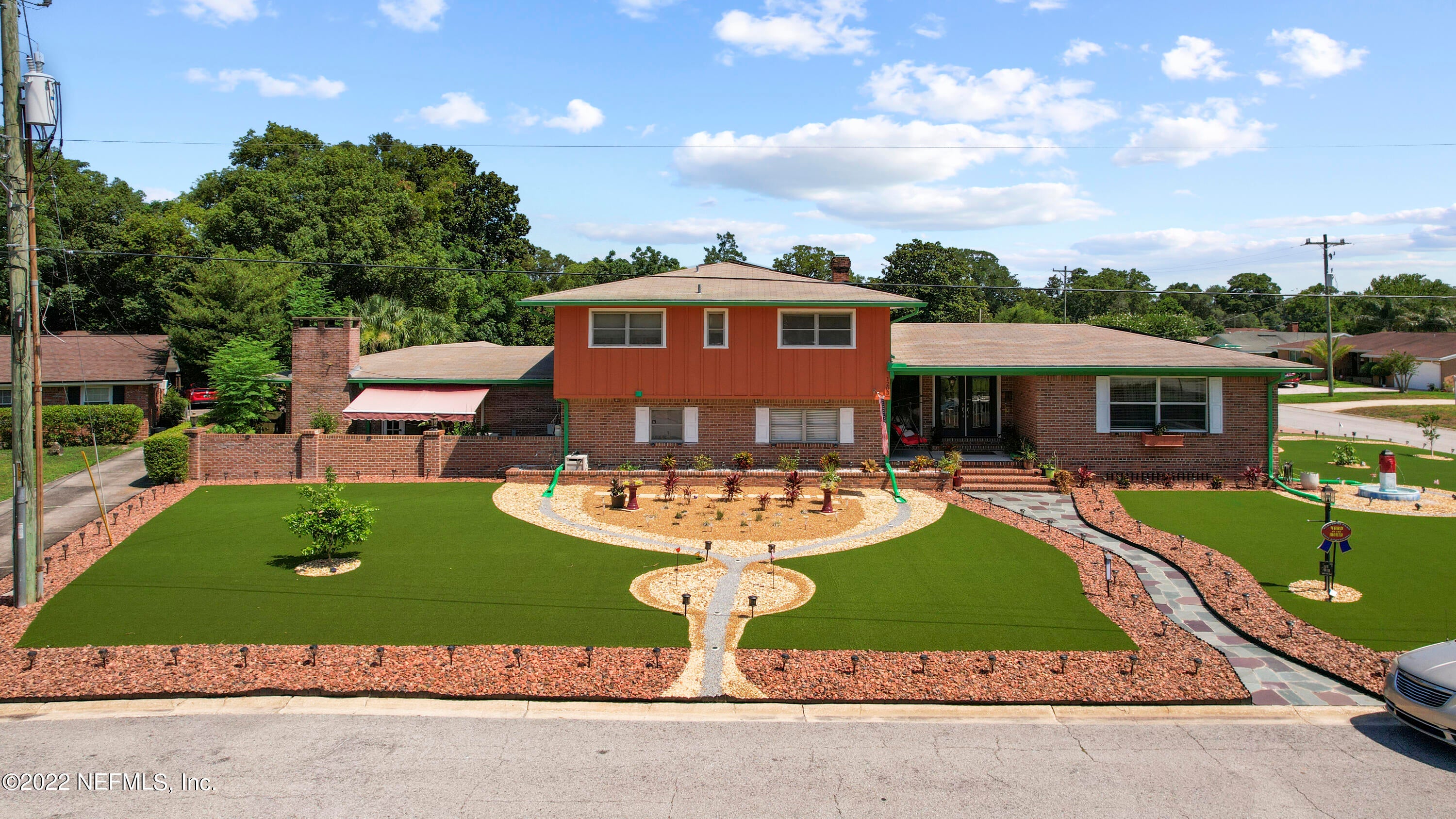 SFR located at 1203 GRANDVIEW DR