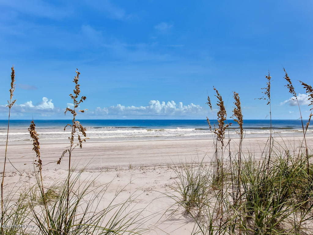 Neptune beach. Благовещенск пляж фото.