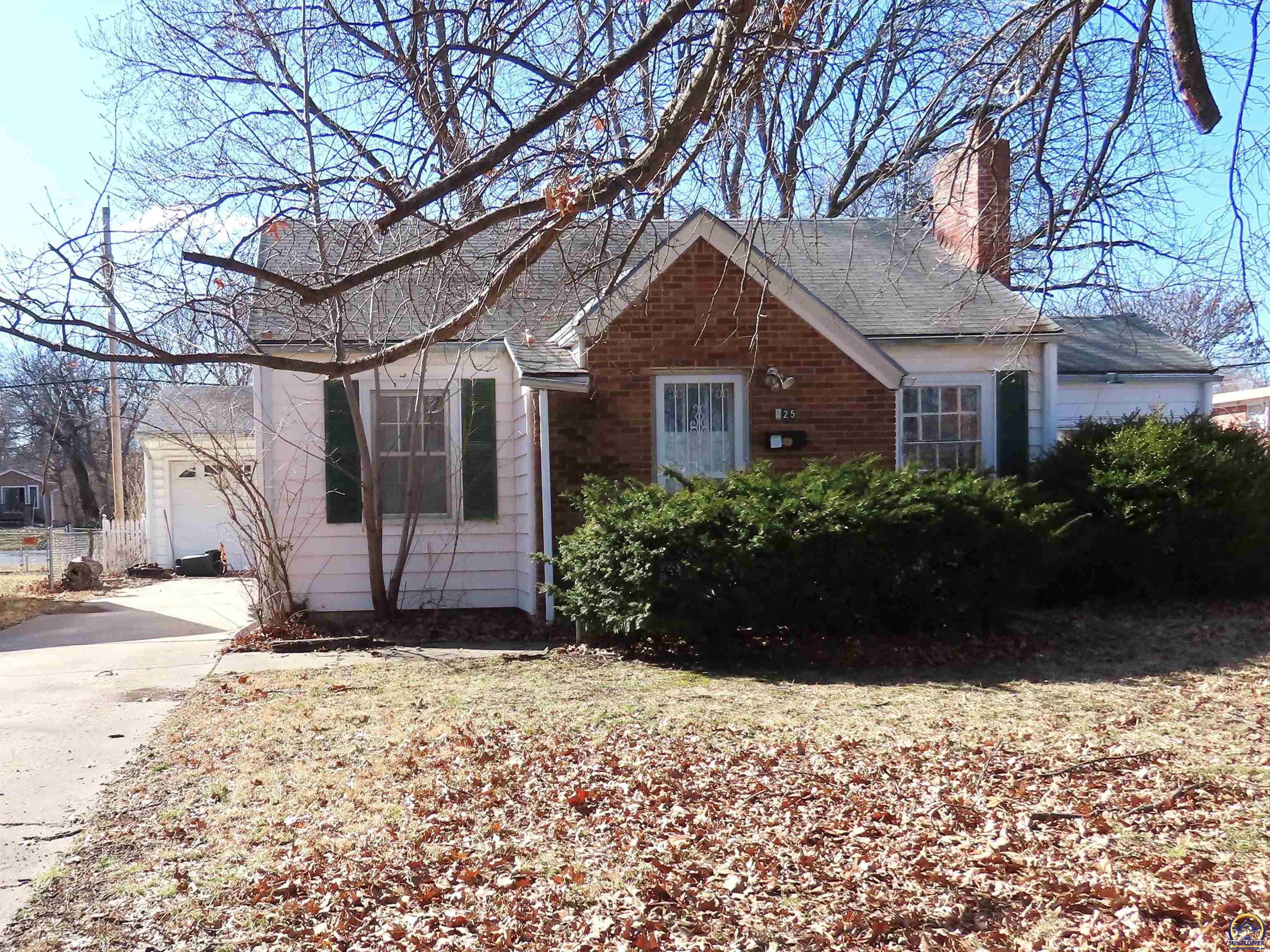 SFR located at 825 SW Webster Ave