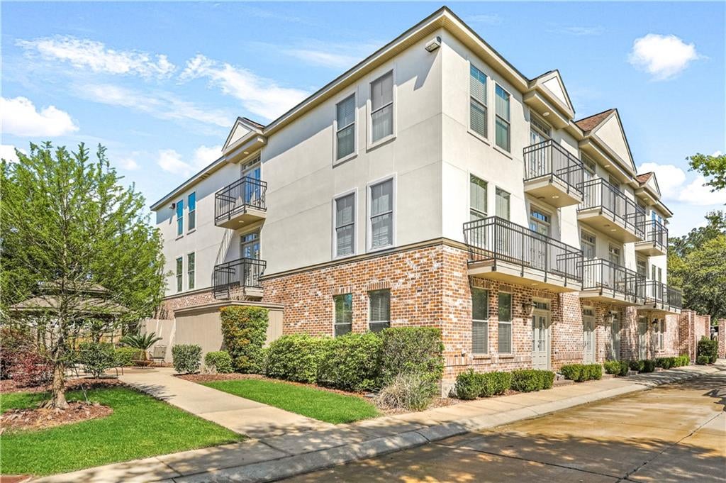 CND located at 827 Autumn Place #203
