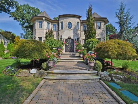 Local Real Estate Homes For Sale Roslyn Heights Ny Coldwell Banker