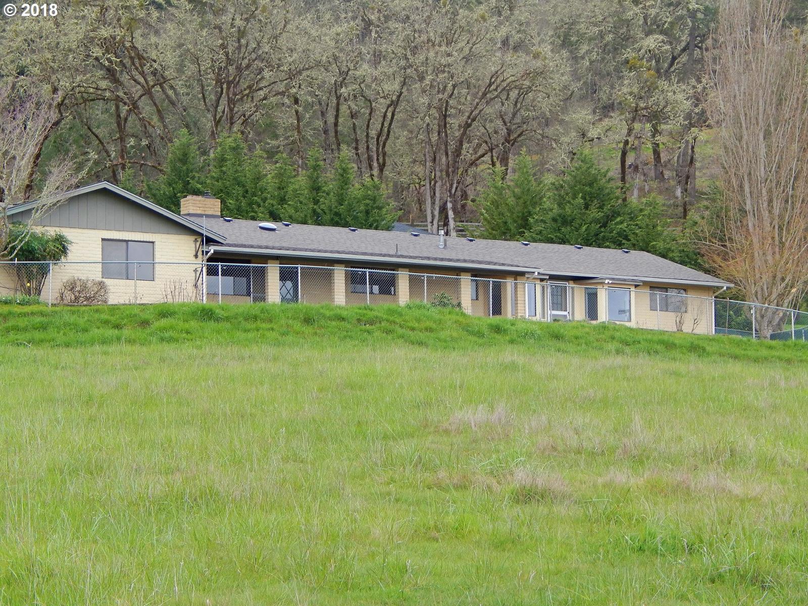 679 Evelyn St Roseburg Or Mls 18304329 Century 21 Real Estate Click The Heart Icon To Add This Property Your Favorites List