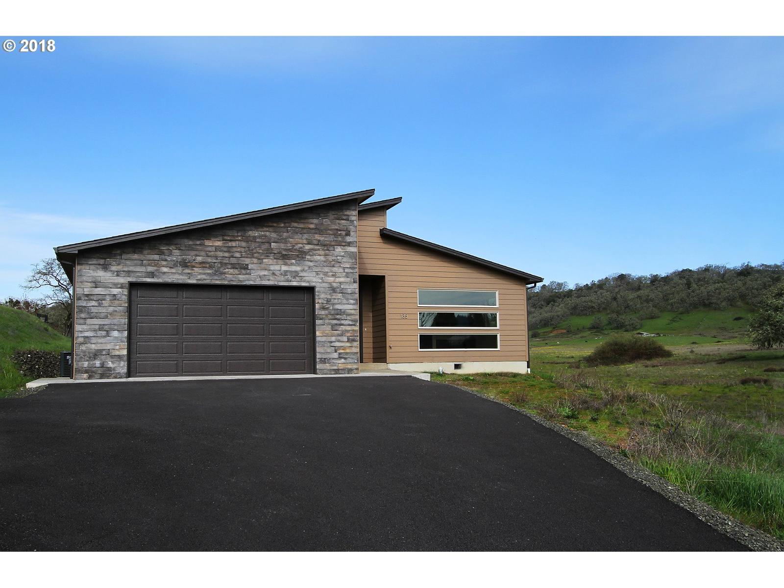 135 Old Barn Ct Roseburg Or Mls 18404447 Century 21 Real Estate