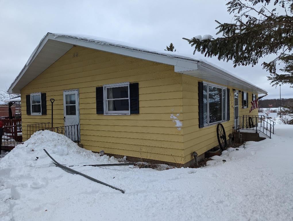 SFR located at 232832 WELLBORN ROAD
