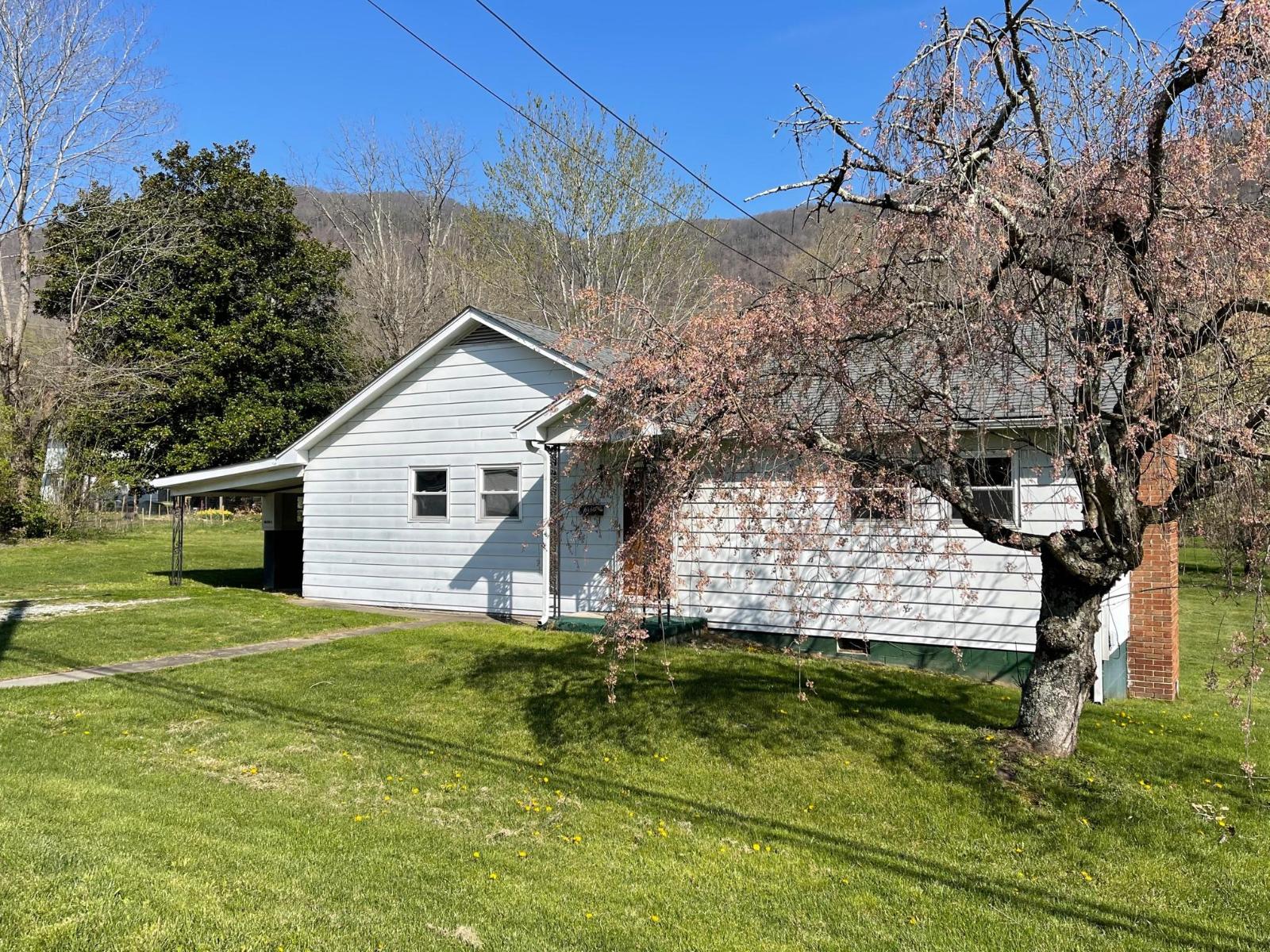 2417 4TH AVE E, BIG STONE GAP, VA — CENTURY 21 Real Estate