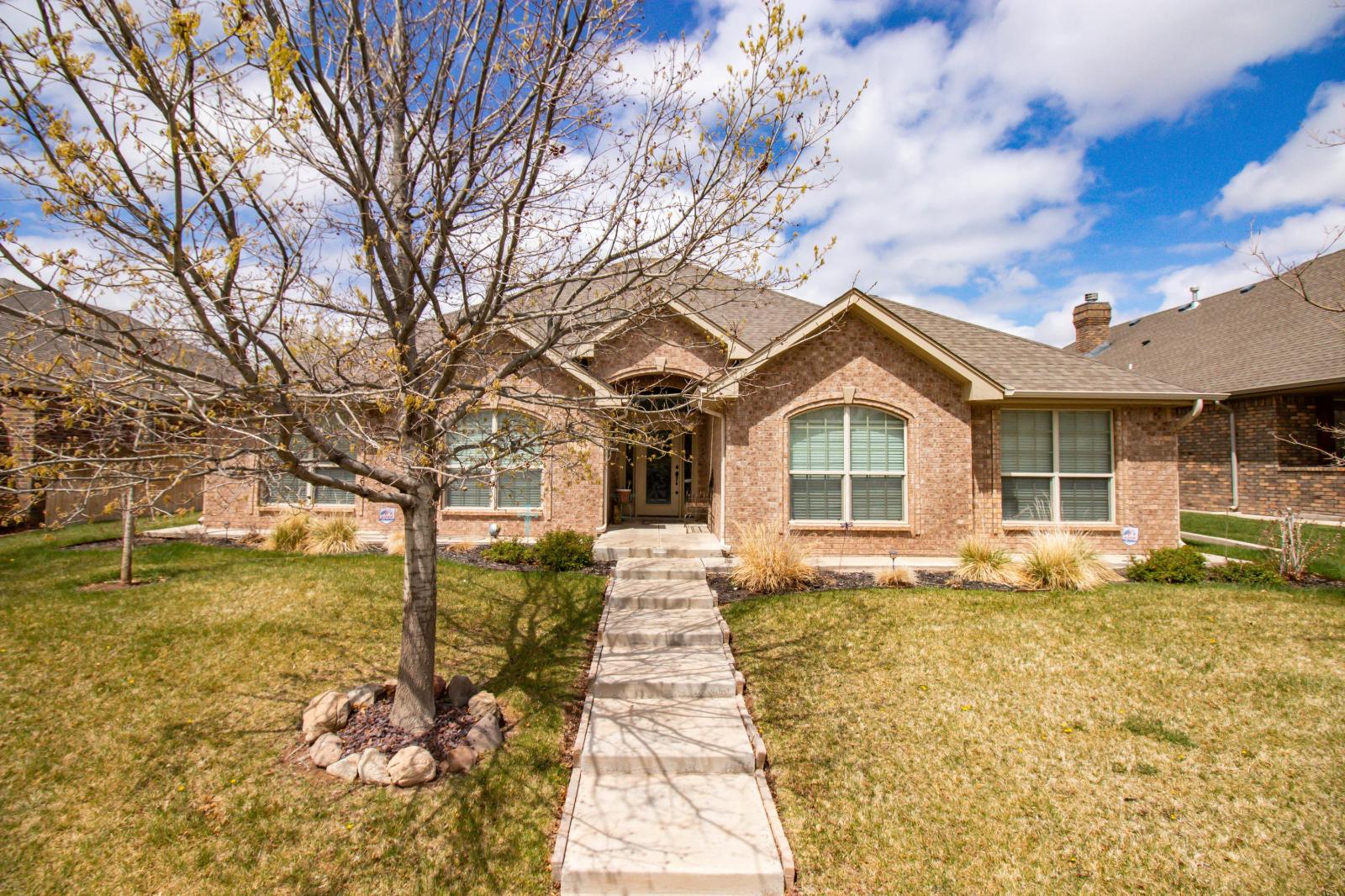 Jinger White Of Era Courtyard Real Estate