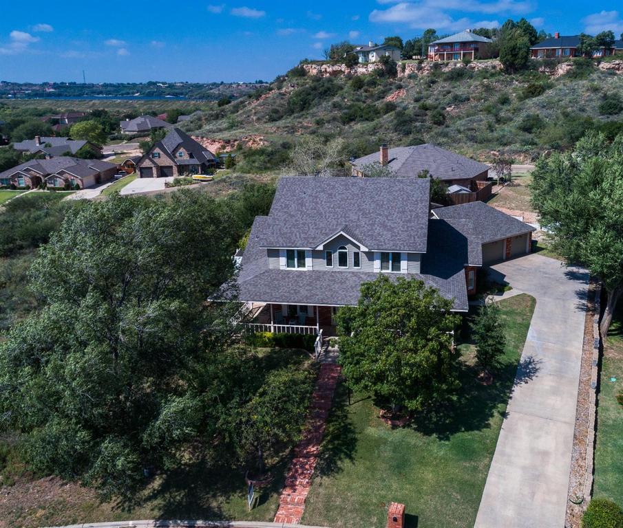 4 MESCALERO RD, RANSOM CANYON, TX — MLS 201703771 — CENTURY 21 Real Estate