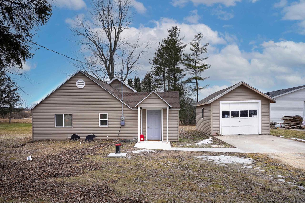 N5215 Poplar Rd, Shawano, WI — Coldwell Banker