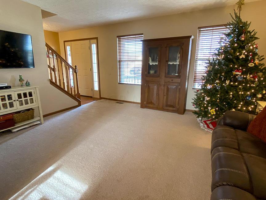 6211 Freewood Dr Hilliard Oh Coldwell Banker